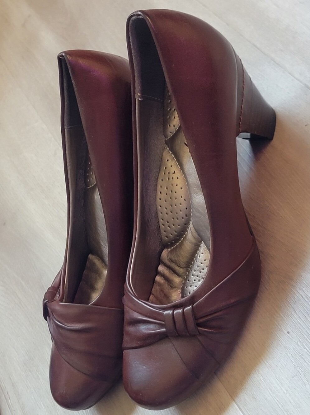 Women's Burgundy-Brown Jess’Up Comfort Brown Leather Low Heels – Size 8